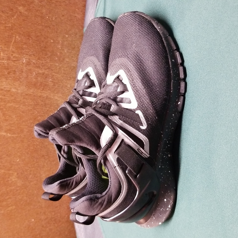 Nike Flexmethod TR Running Sneakers Size 7.5 Black & Silver.   TOTE#1